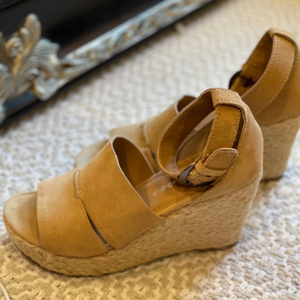 Made in BRAZIL as 9 leather/suede wedge